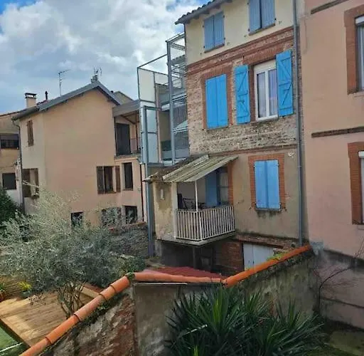 Le Petit Minimes Au Bord Du Canal Du Midi Toulouse